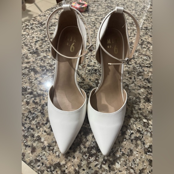Mix No. 6 White Pumps - Picture 9 of 10
